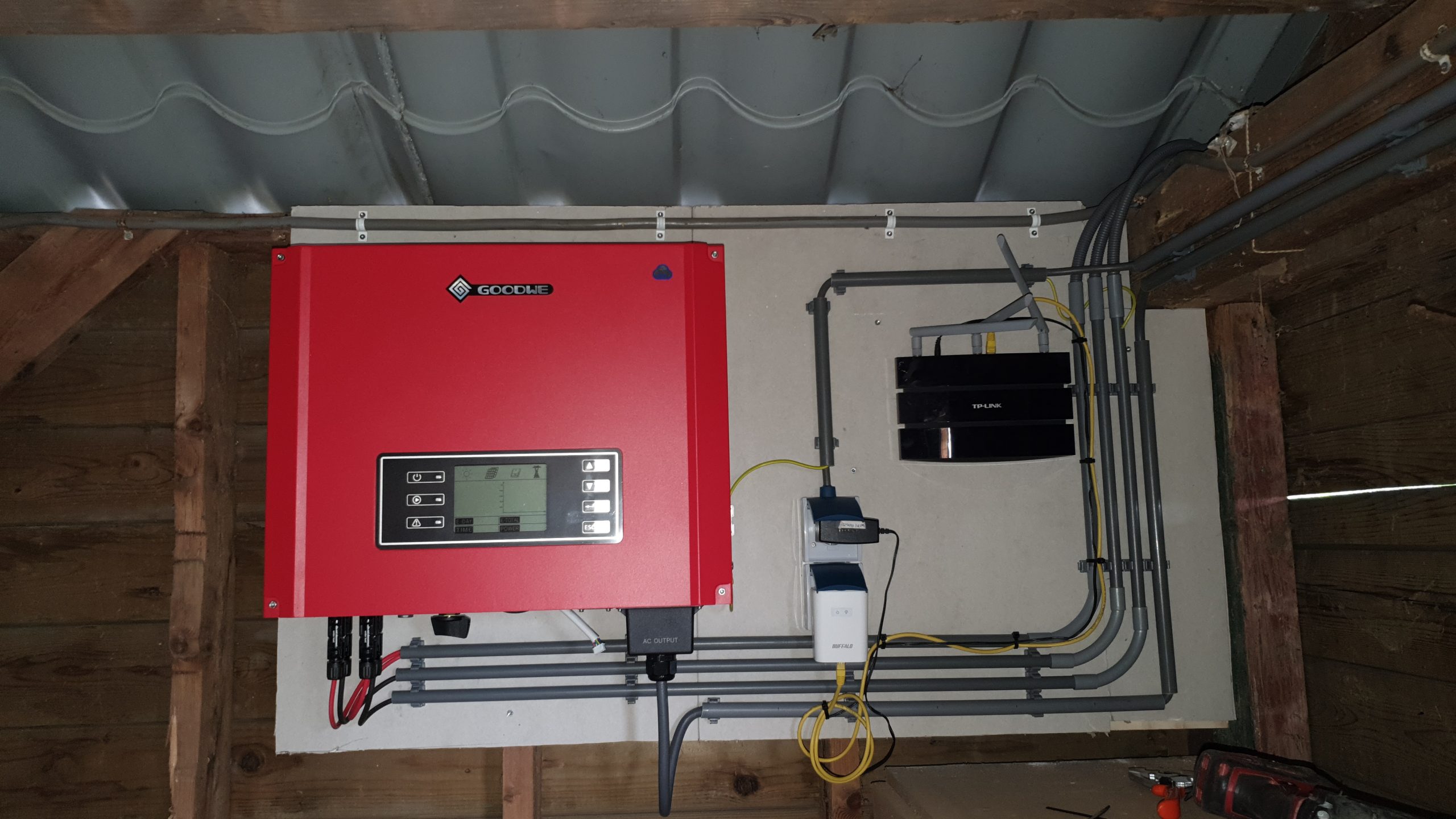 Mạch BMS Seplos có cổng giao tiếp CAN/BUS và RS485 với Inverter Deye và